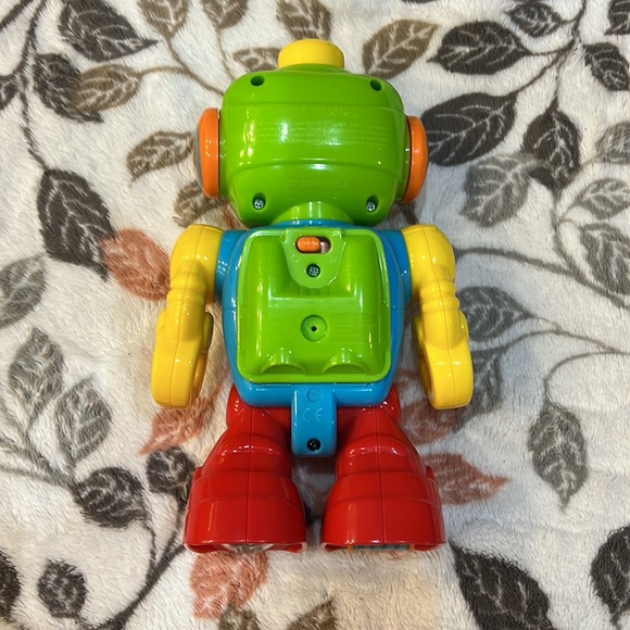 Robot - Picture 3 of 6